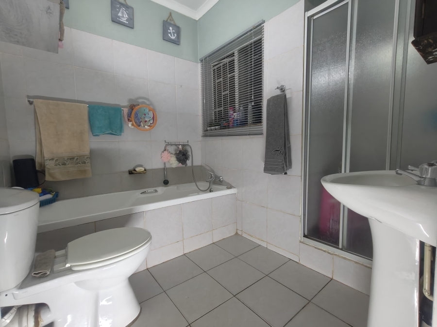 2 Bedroom Property for Sale in Rustenburg Central North West